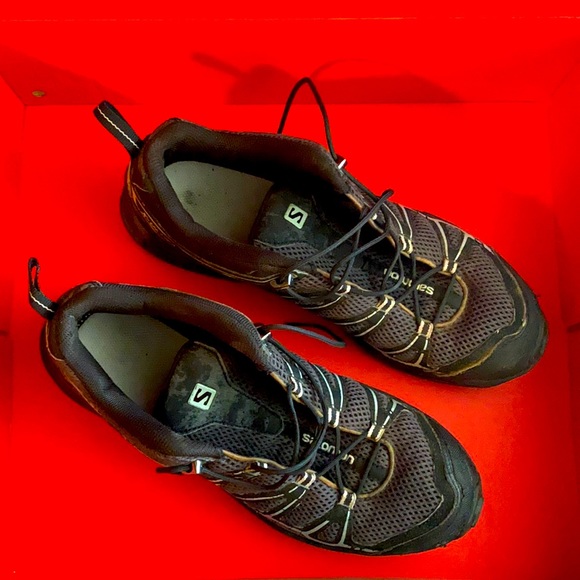 SALOMON MEN X-Ultra. 9.5 Men Size. Color: Black W/grey lines. Condition: good. - Picture 2 of 8